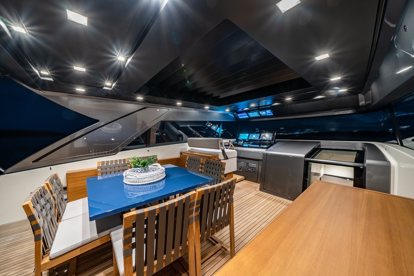 Sanlorenzo 78 Violetta – Elegant Interior Dining Area