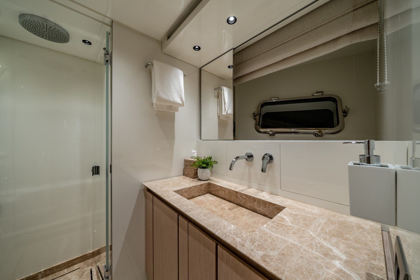 Sanlorenzo 78 Violetta – Master Bathroom
