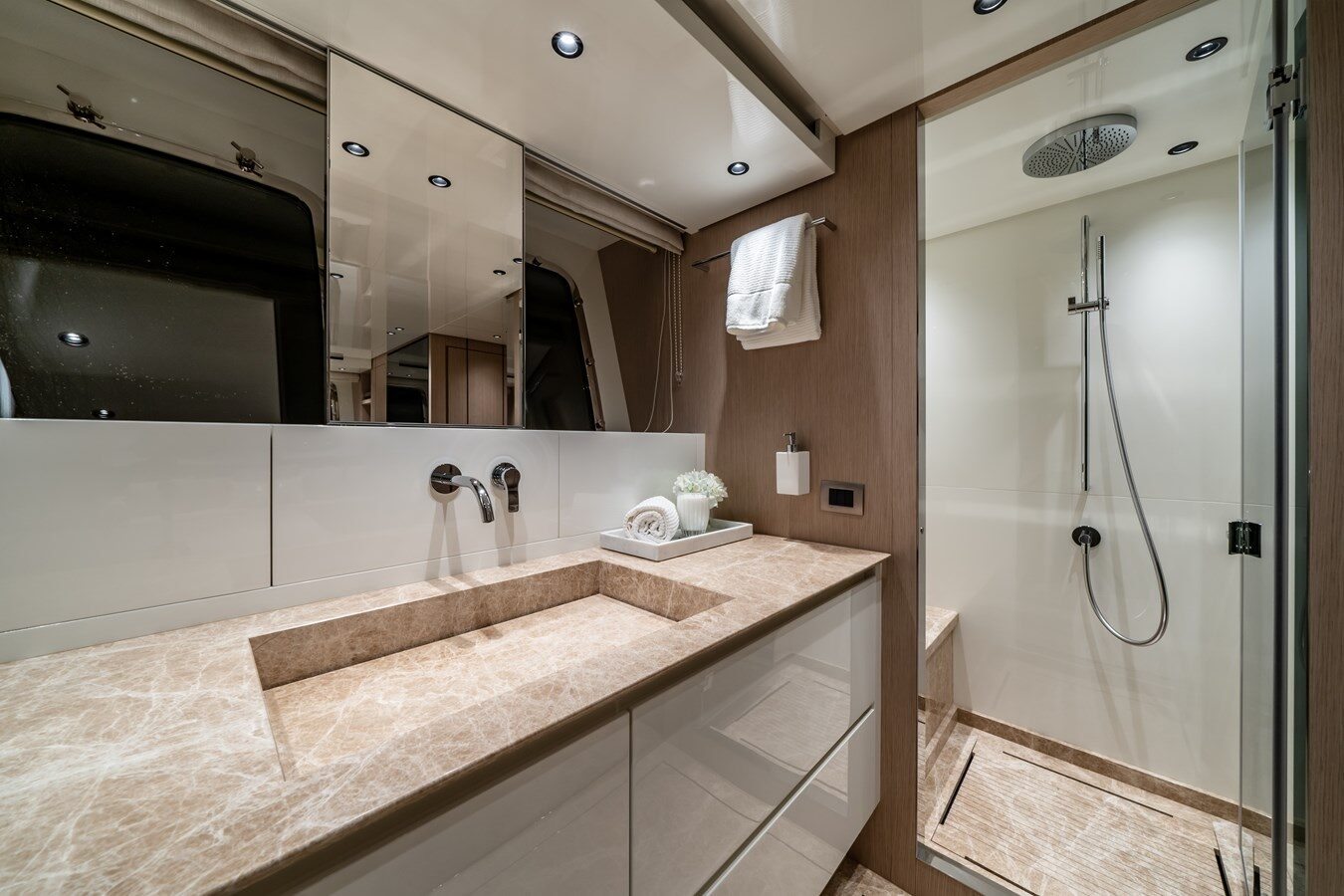 Sanlorenzo 78 Violetta – VIP Cabin with En-Suite Bathroom Access