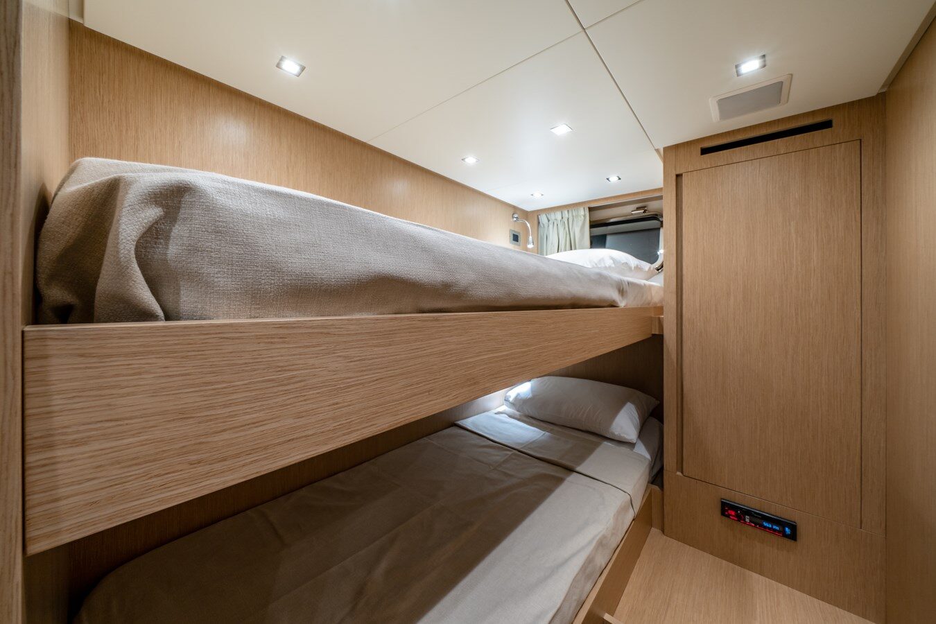 Sanlorenzo 78 Violetta – Twin Crew Cabin