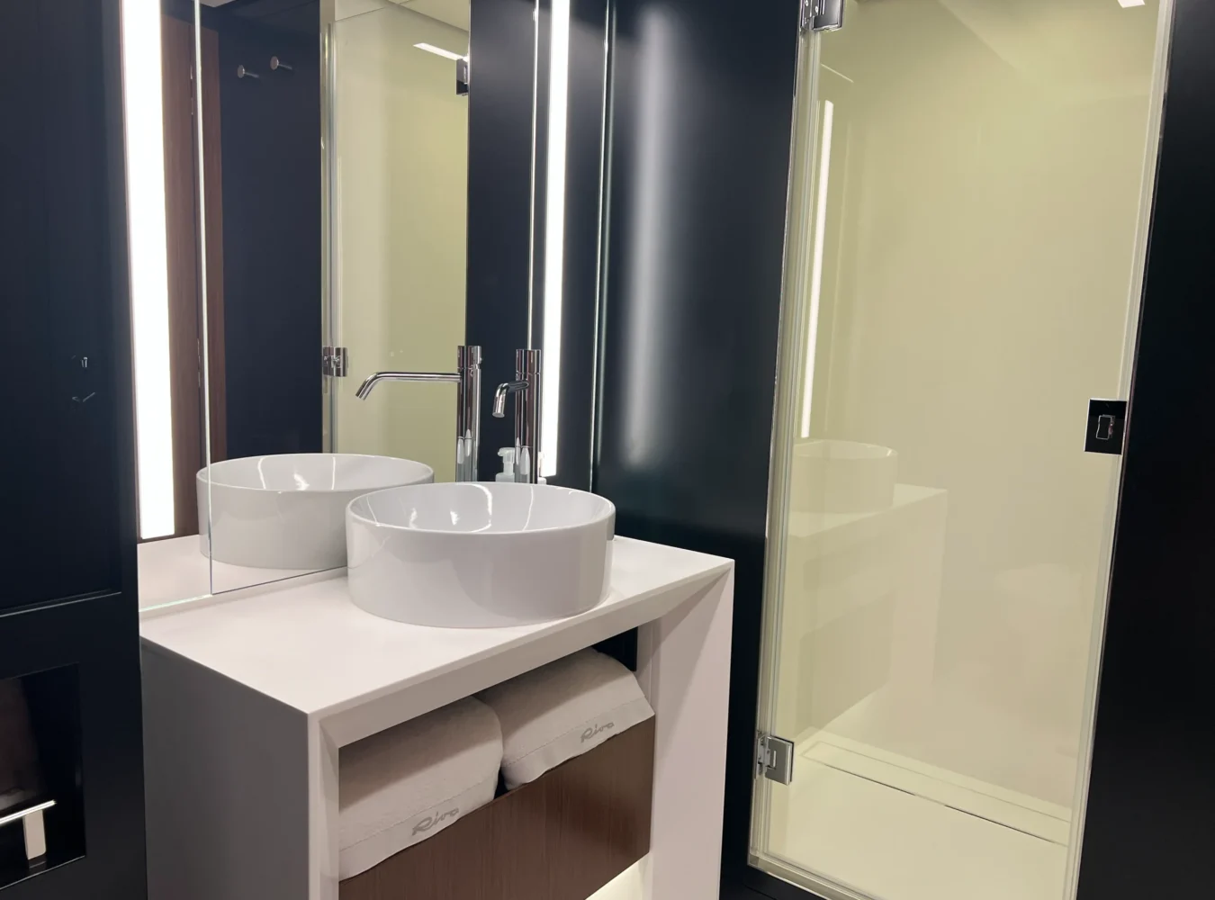 Flybridge helm station with pilot chairs