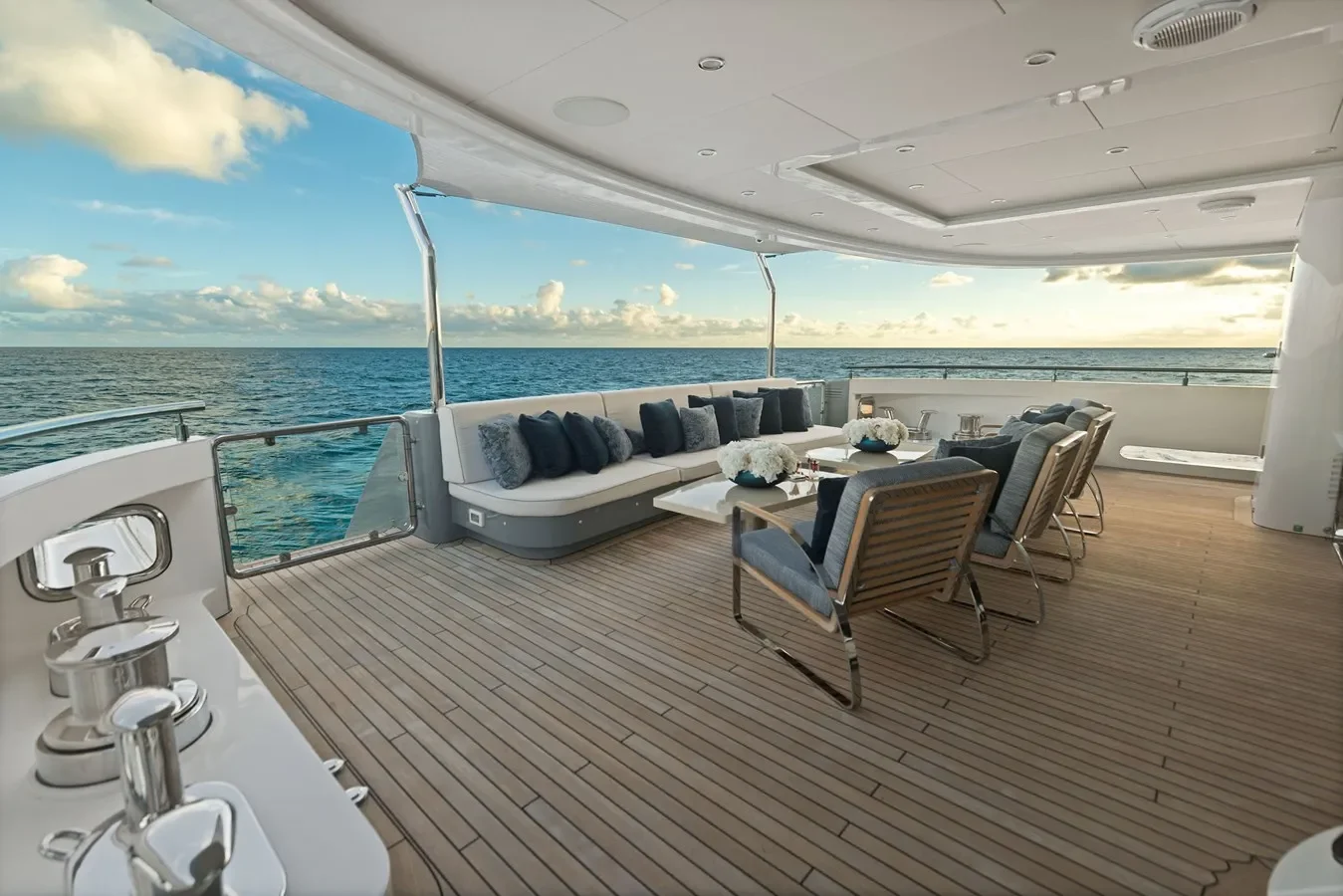 Aft lounge area on Bilgin Yachts 156 Moonraker.
