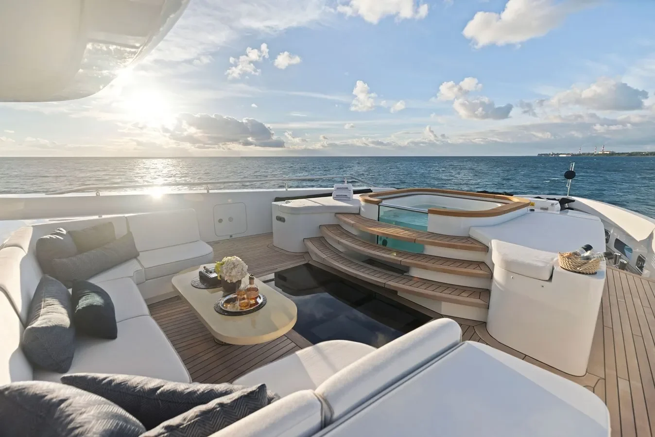 Jacuzzi and lounge area at the upper deck of Bilgin Yachts 156 Moonraker.
