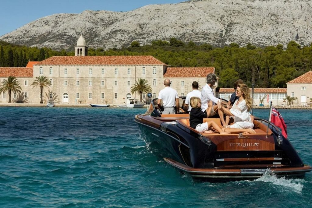 Derecktor Aquila Yacht for Charter (8)