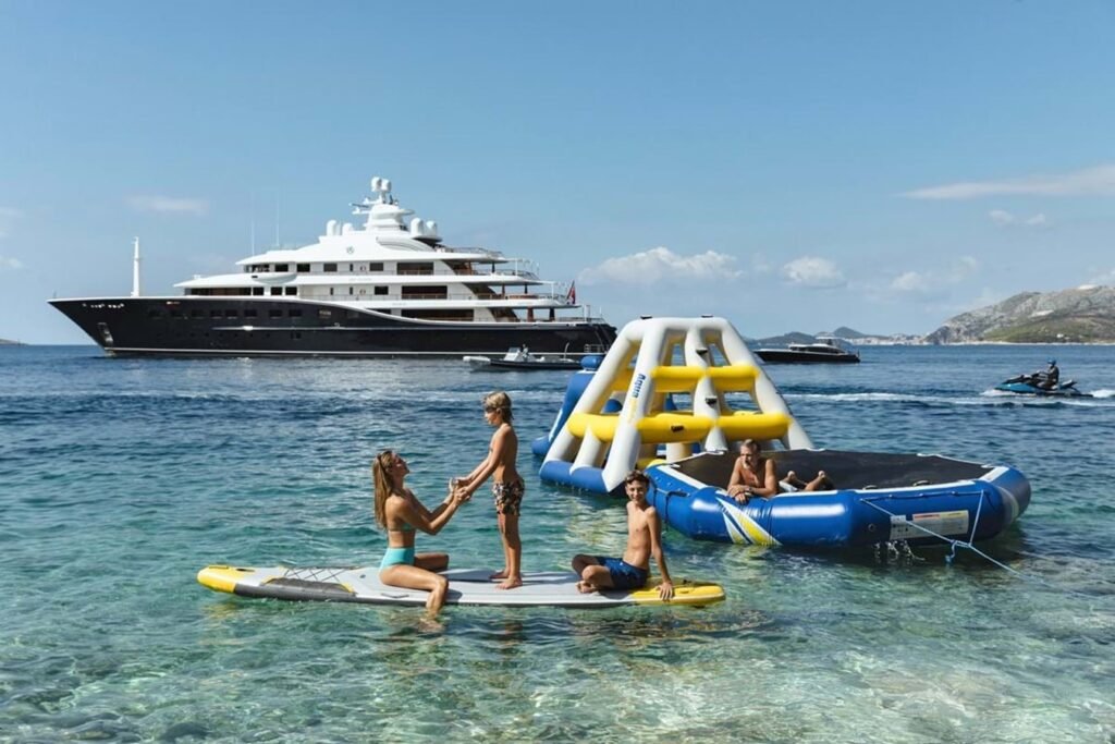 Derecktor Aquila Yacht for Charter (9)