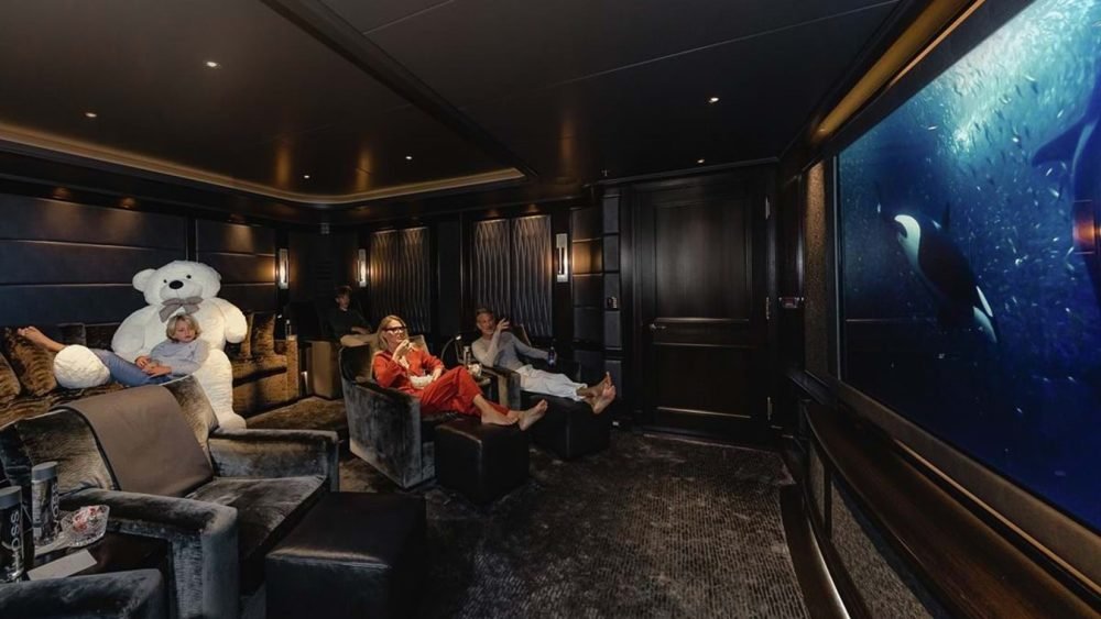 Derecktor Aquila Yacht for Charter (12)