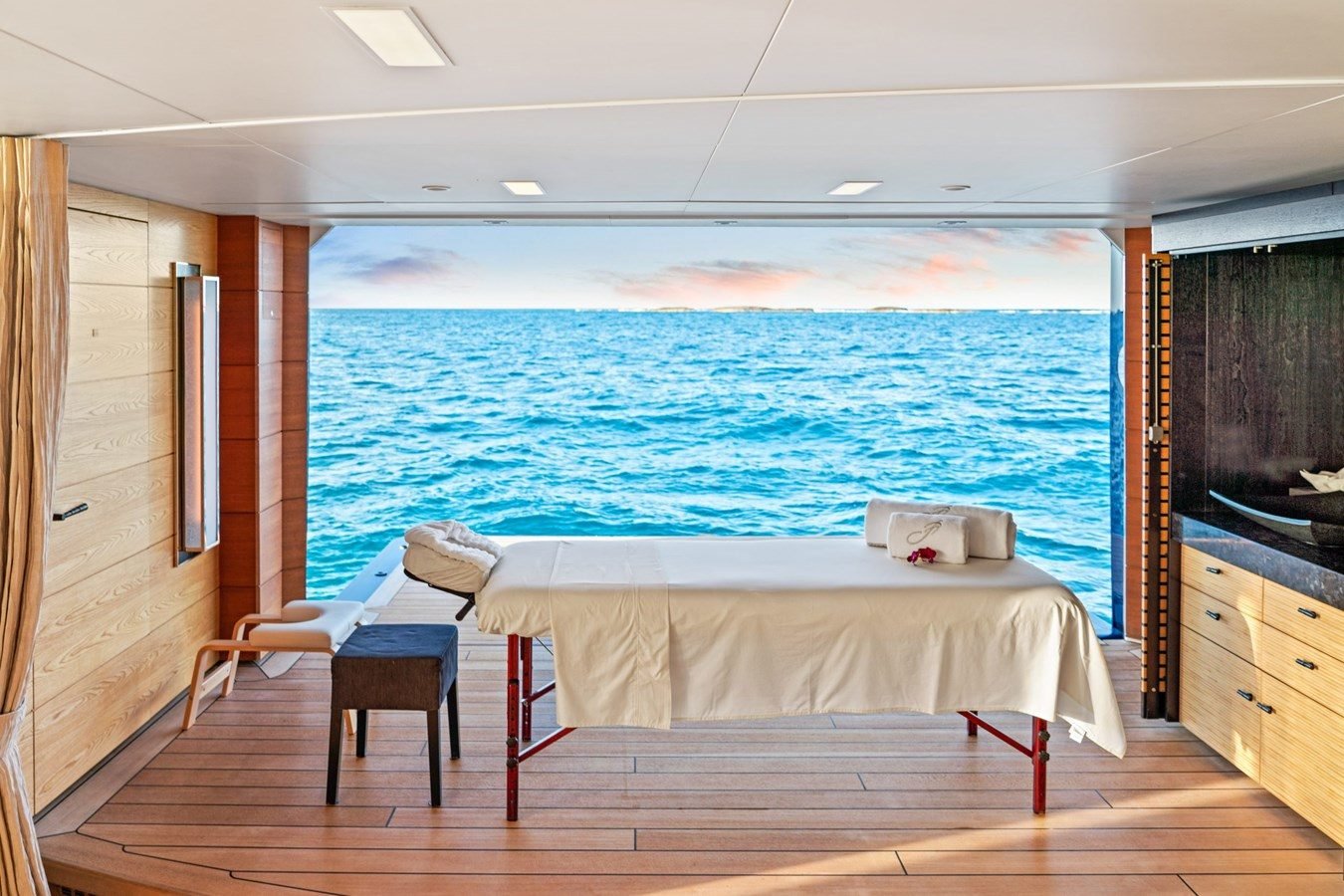 Abeking & Rasmussen Amaryllis Yacht for Charter (31)